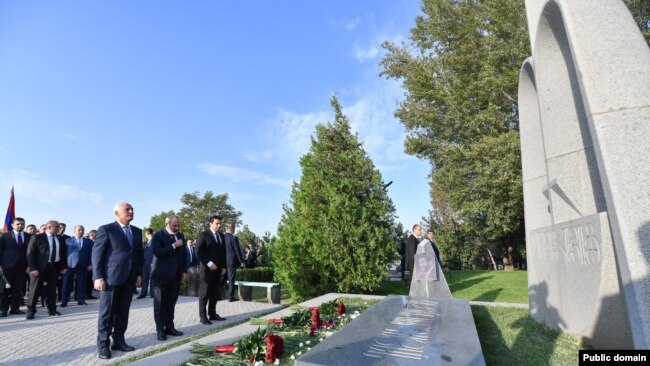 Վարչապետ Նիկոլ Փաշինյանը, նախագահ Վահագն Խաչատուրյանը, Ազգային ժողովի նախագահ Ալեն Սիմոնյանը «Եռաբլուրում»,21 -ը սեպտեմբերի, 2022թ․